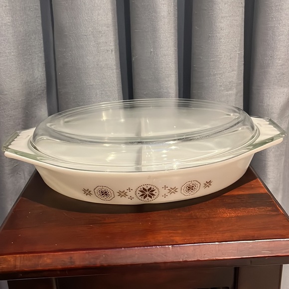 Mid-Century Vintage Pyrex Town & Country Divided Casserole Dish w/ Lid - Picture 4 of 16